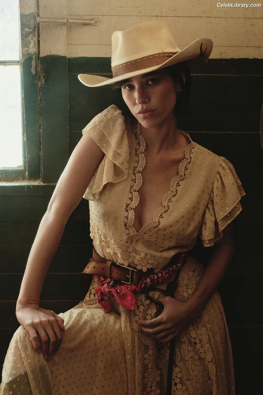 Kelsey Asbille photo 10 of 113