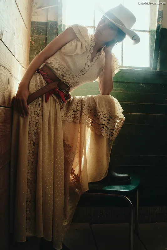 Kelsey Asbille photo 13 of 113