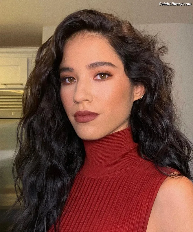 Kelsey Asbille photo 5 of 113