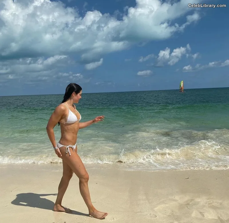 Kelsey Plum photo 3 of 48