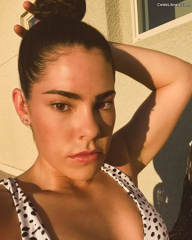 Kelsey Plum photo 12 of 48