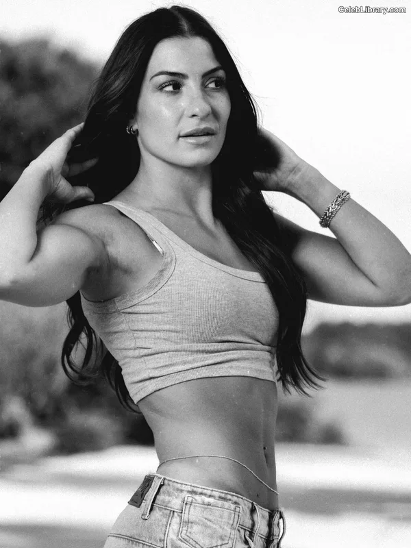 Kendal Grey photo 9 of 404
