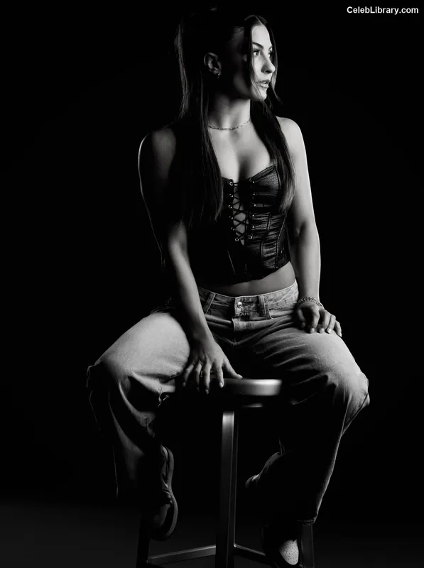 Kendal Grey photo 18 of 404