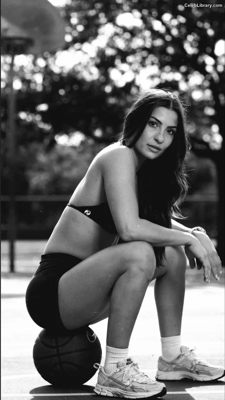 Kendal Grey photo 15 of 404