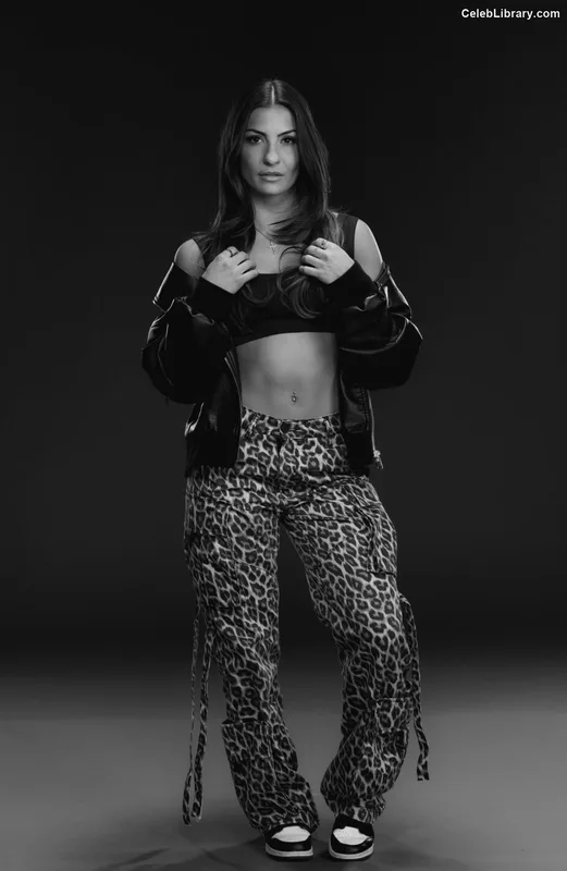Kendal Grey photo 4 of 404