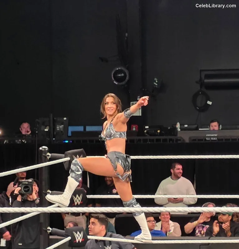 Kendal Grey photo 9 of 404