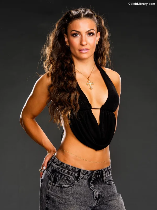 Kendal Grey photo 10 of 404