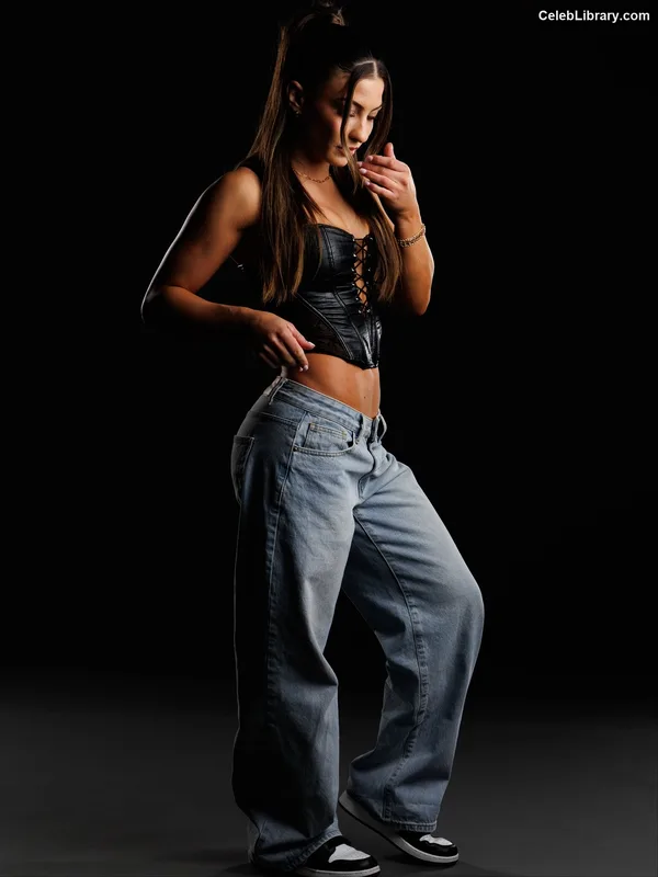 Kendal Grey photo 1 of 404