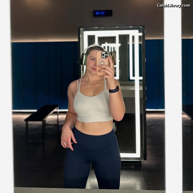 Kendall Reusing photo 15 of 209