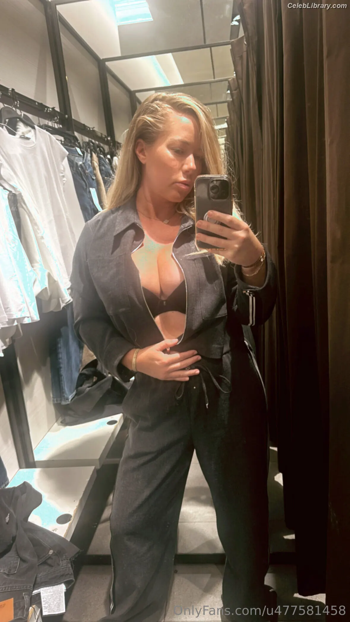 Kendra Wilkinson photo 1 of 176