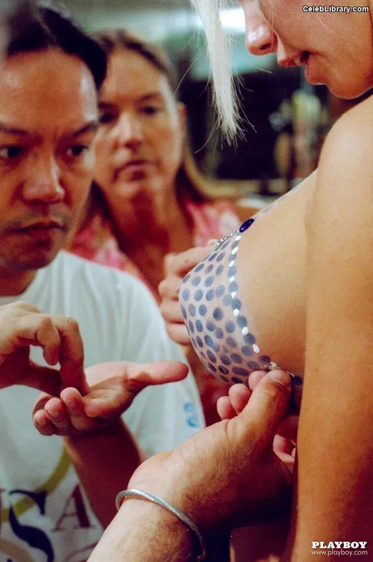 Kendra Wilkinson photo 16 of 176