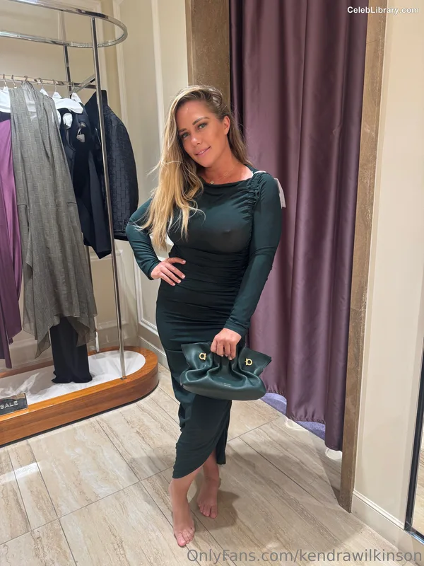 Kendra Wilkinson photo 2 of 176