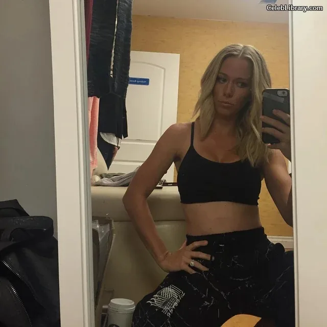 Kendra Wilkinson photo 5 of 176