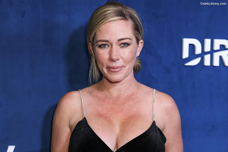 Kendra Wilkinson photo 19 of 176