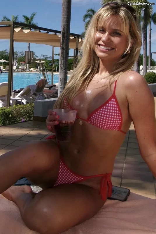 Kenzie Annis photo 1 of 7