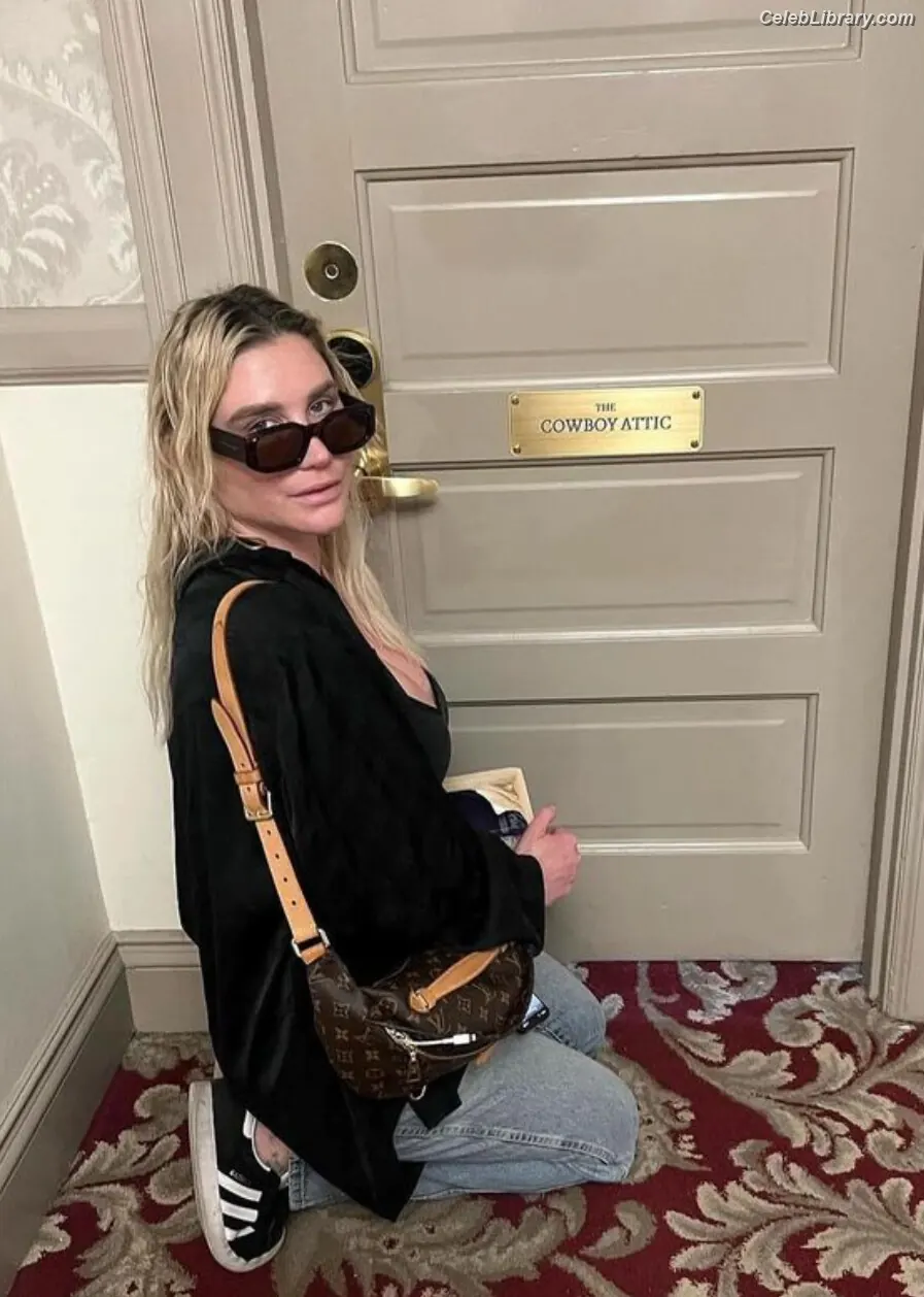 Kesha photo 1 of 576