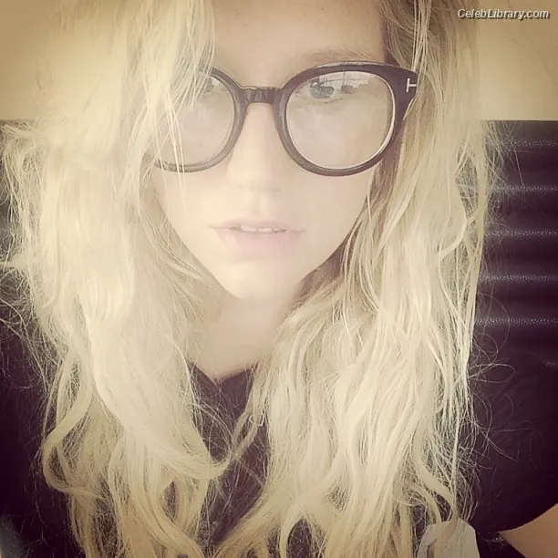 Kesha photo 21 of 576