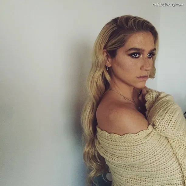 Kesha photo 3 of 576
