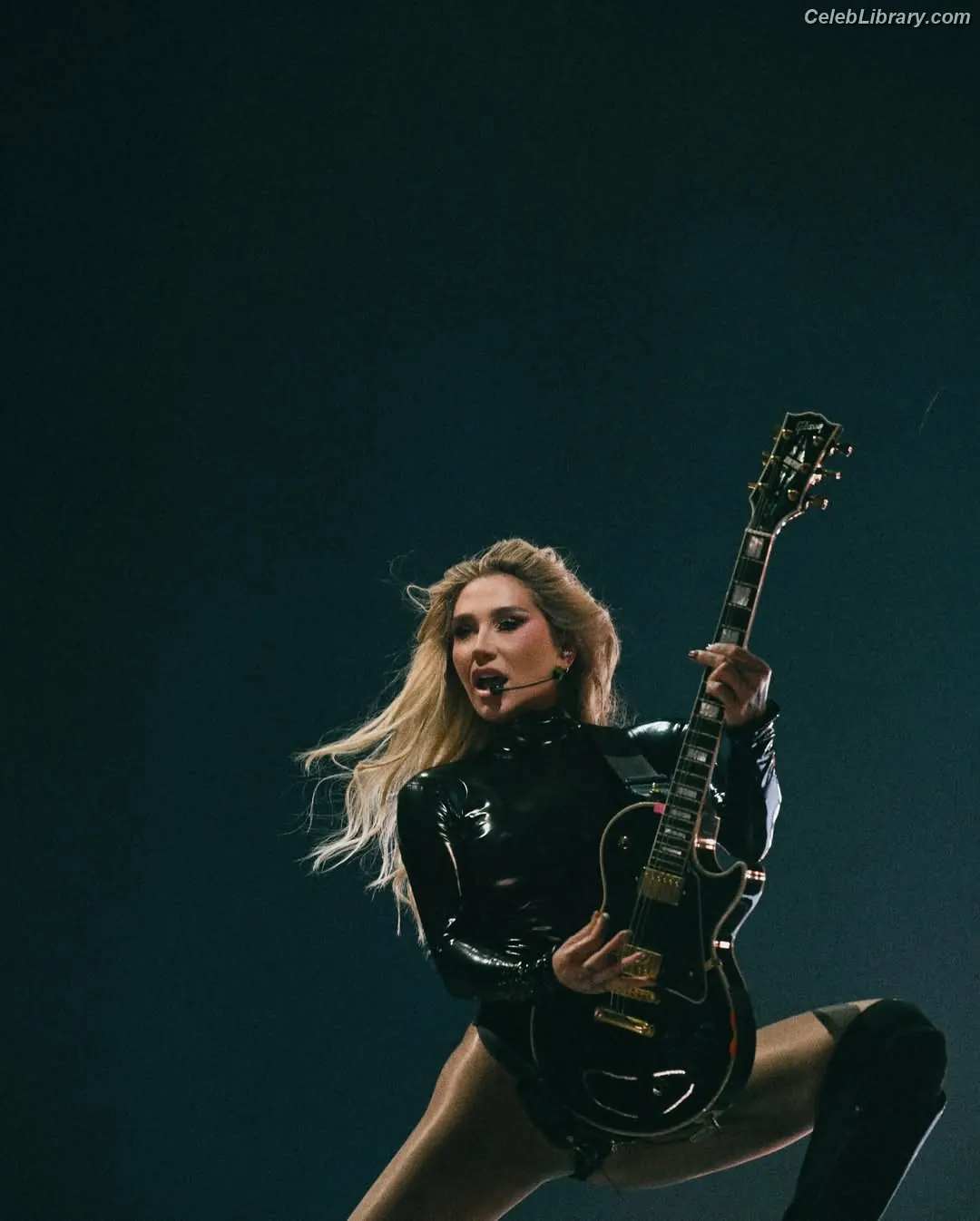 Kesha photo 1 of 576