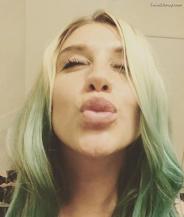 Kesha photo 21 of 576