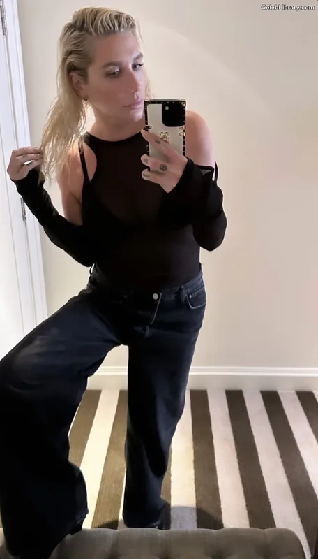 Kesha photo 15 of 577