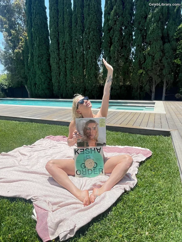 Kesha photo 17 of 577