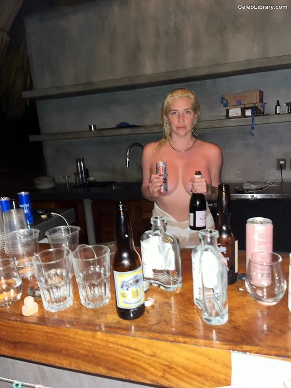Kesha photo 20 of 577