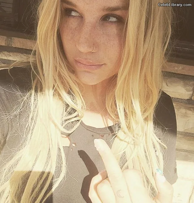 Kesha photo 1 of 577