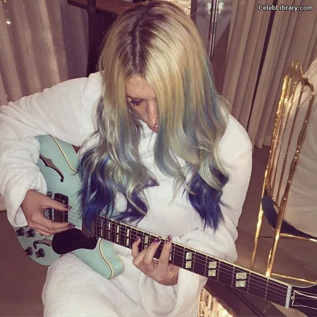 Kesha photo 3 of 577