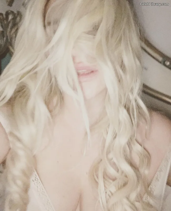 Kesha photo 19 of 577