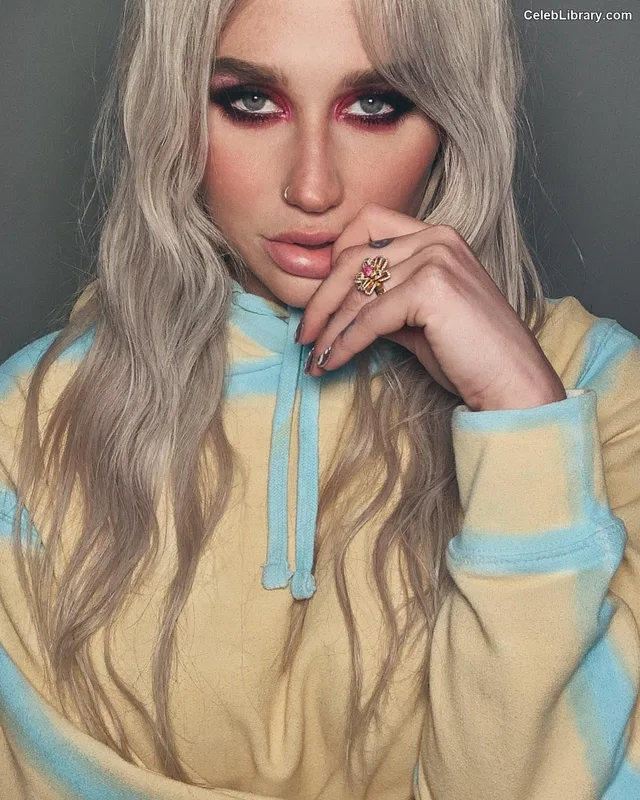 Kesha photo 1 of 577