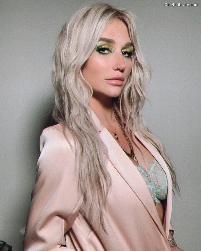Kesha photo 2 of 577