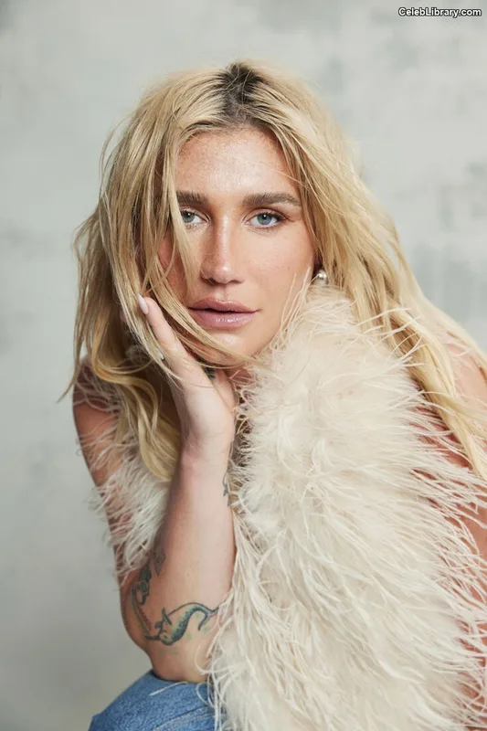 Kesha photo 19 of 577