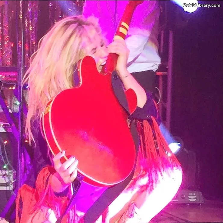 Kesha photo 5 of 577
