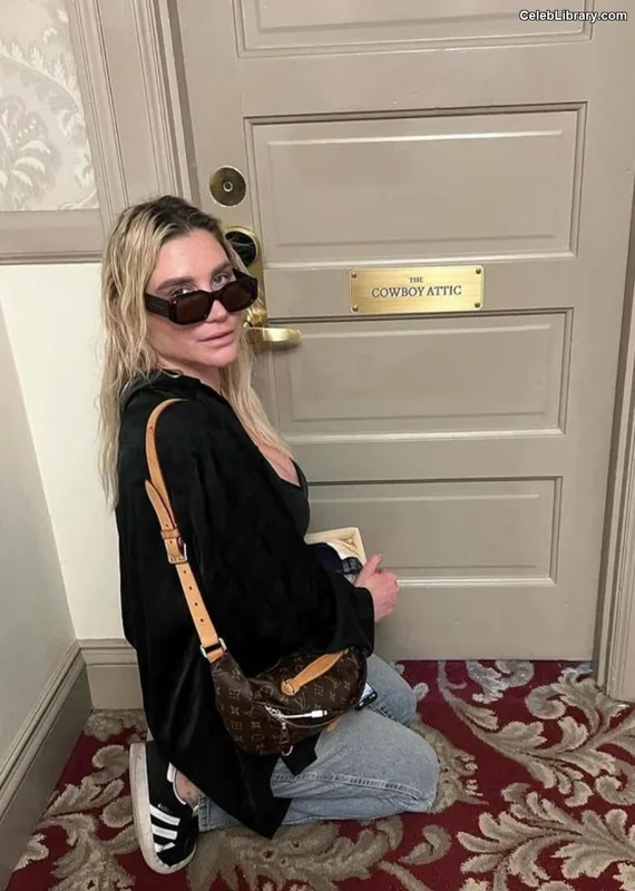 Kesha photo 22 of 577