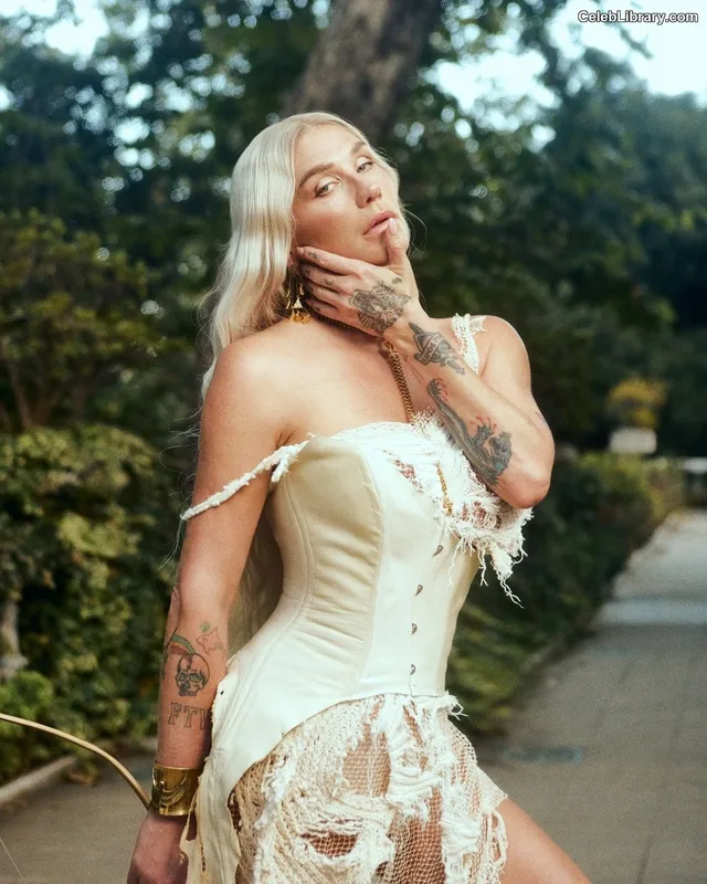 Kesha photo 2 of 577