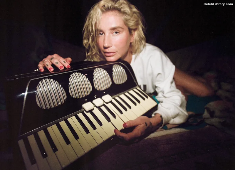 Kesha photo 19 of 577