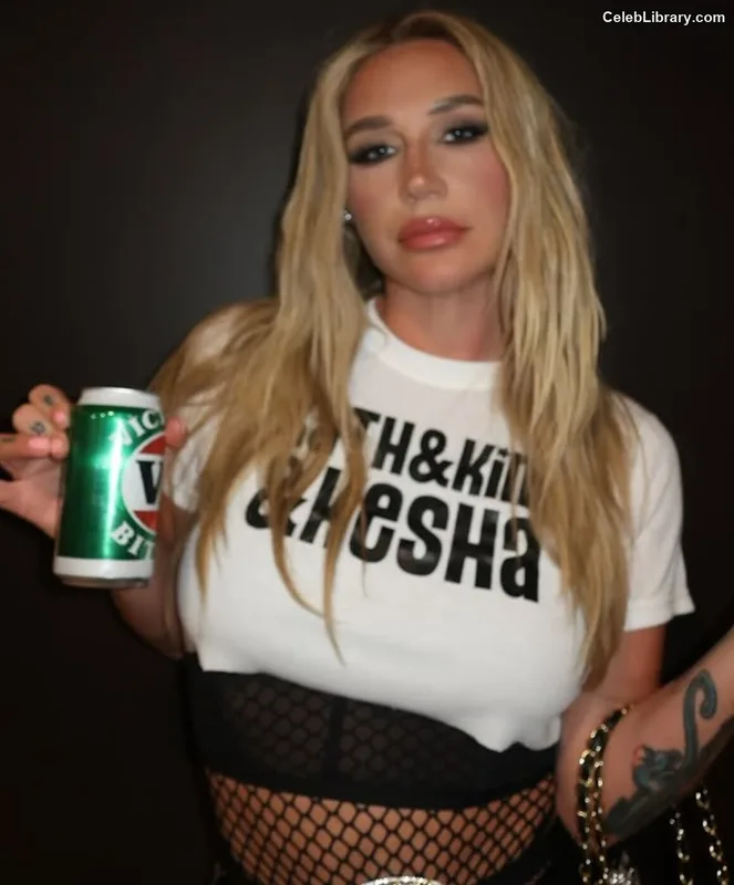 Kesha photo 2 of 577