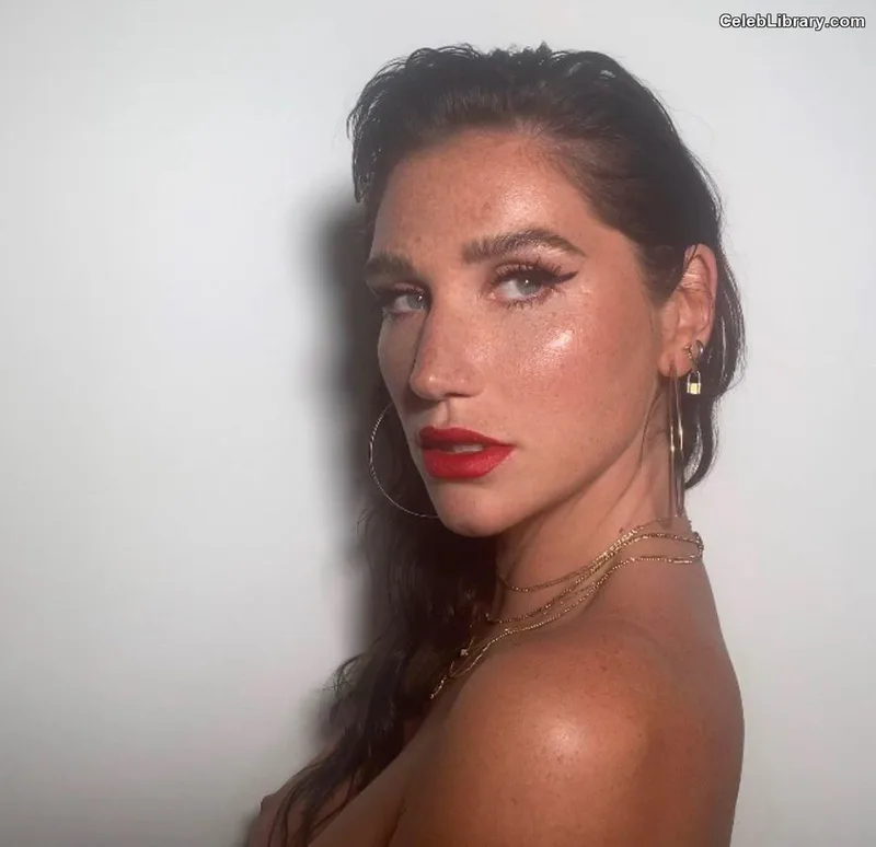 Kesha photo 11 of 577