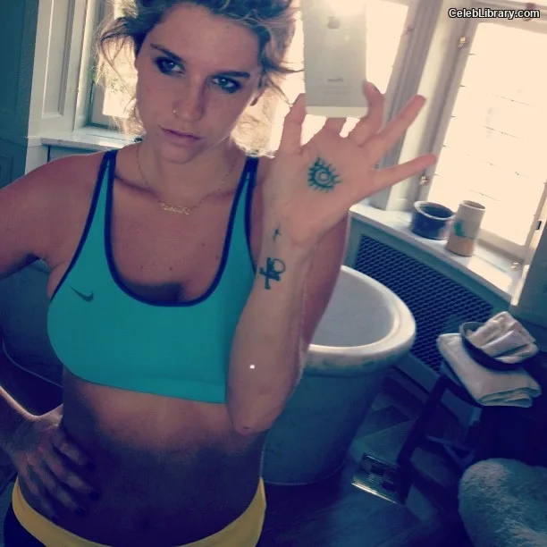 Kesha photo 2 of 577