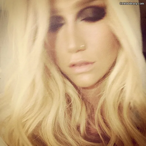 Kesha photo 7 of 577
