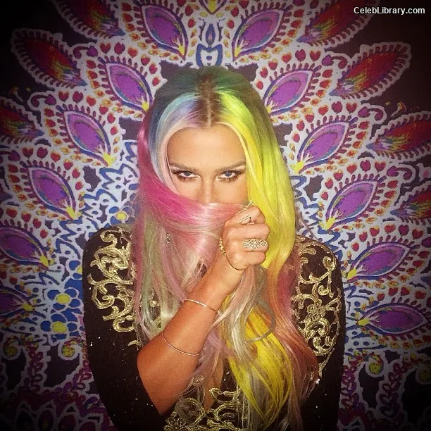 Kesha photo 2 of 577
