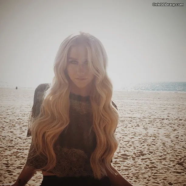 Kesha photo 5 of 577