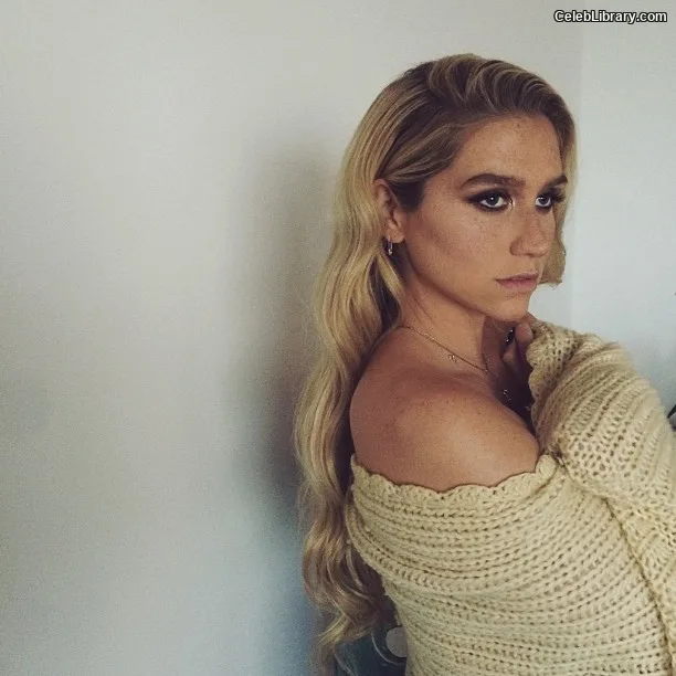 Kesha photo 10 of 577