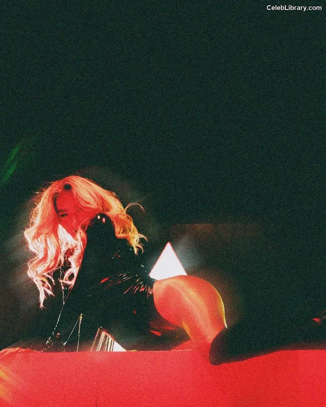 Kesha photo 15 of 577