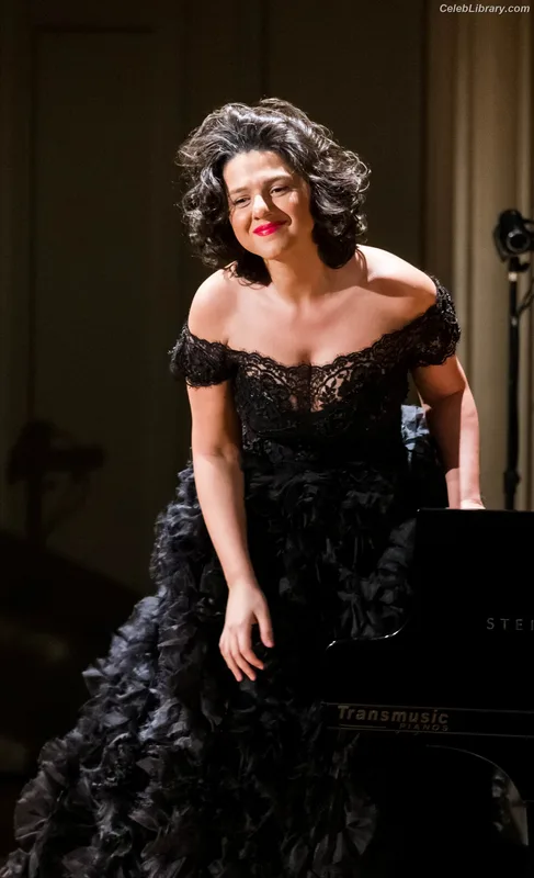 Khatia Buniatishvili photo 1 of 59