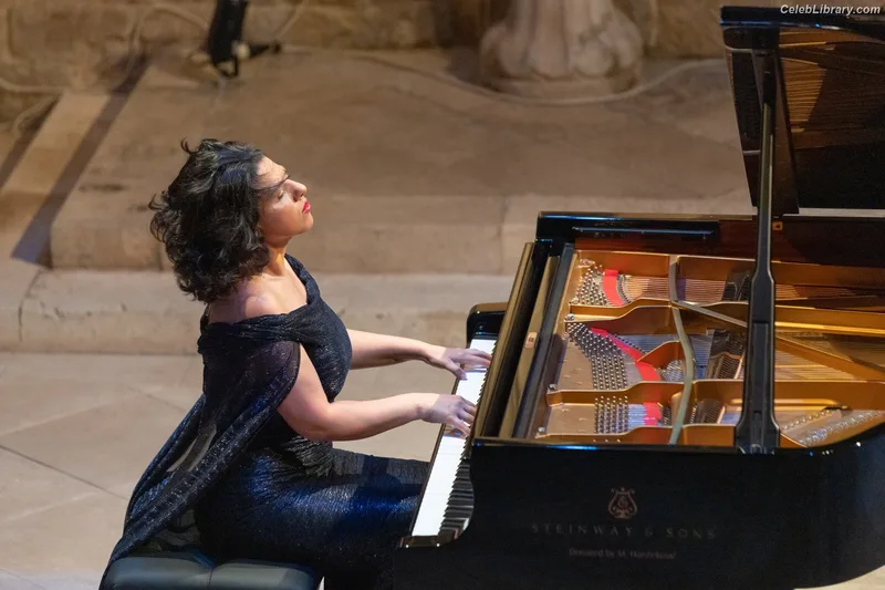 Khatia Buniatishvili photo 8 of 59