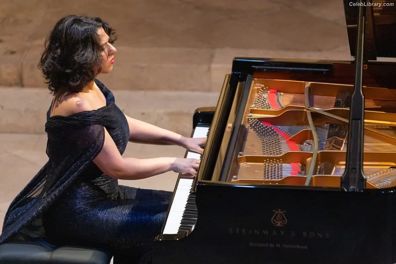 Khatia Buniatishvili photo 9 of 59
