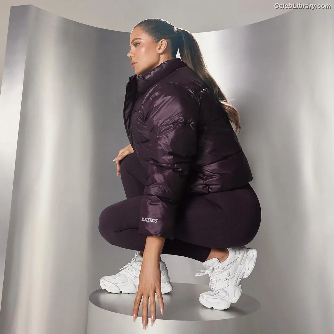 Khloe Kardashian photo 6 of 923