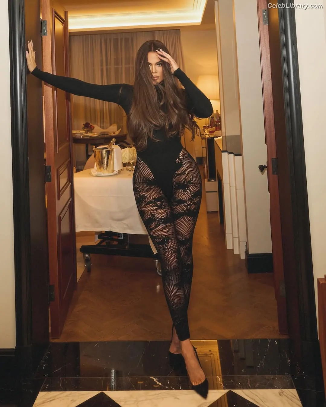 Khloe Kardashian photo 19 of 923